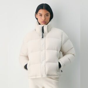 ARITZIA The Super Puff Shorty Matte Pearl XS